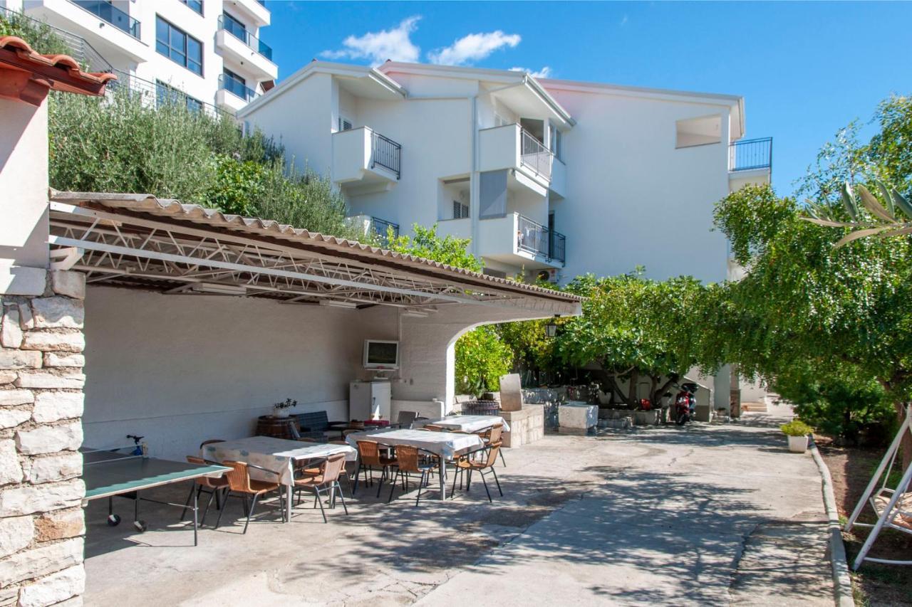 Apartments And Rooms Nikola Оміш Екстер'єр фото