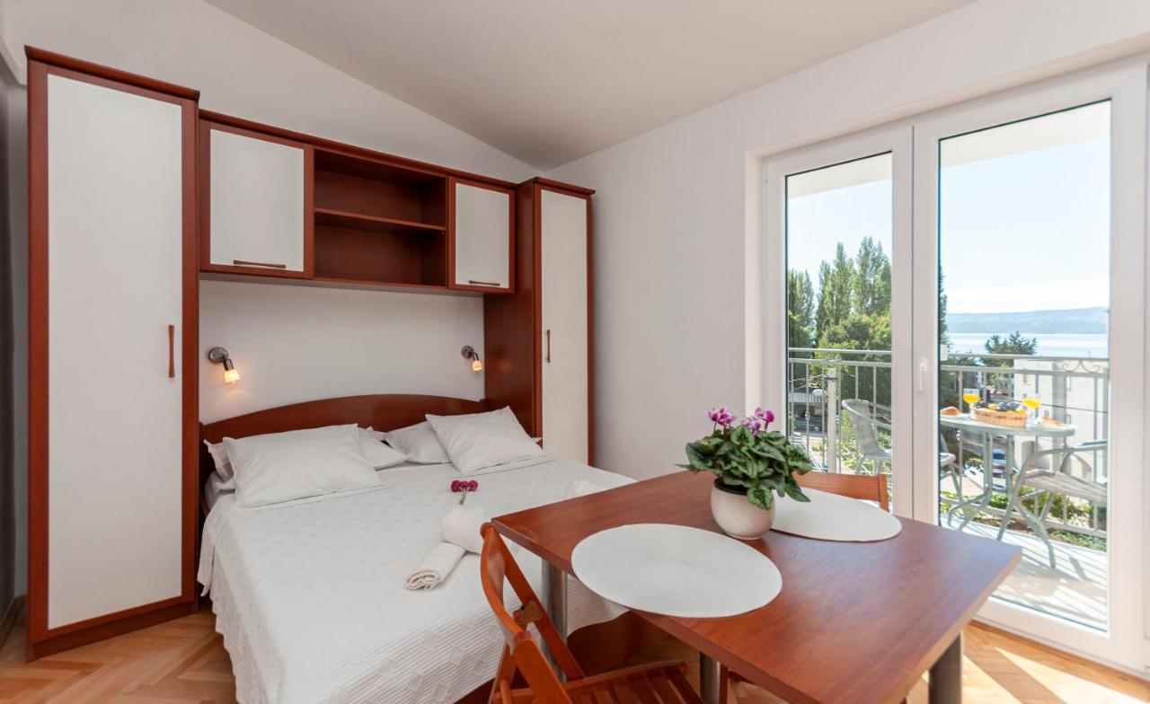 Apartments And Rooms Nikola Оміш Екстер'єр фото