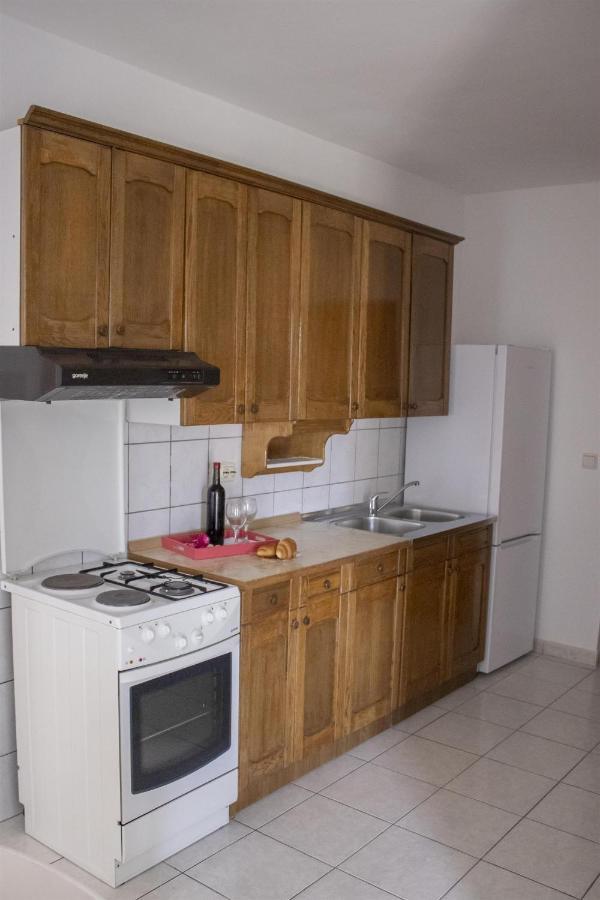 Apartments And Rooms Nikola Оміш Екстер'єр фото