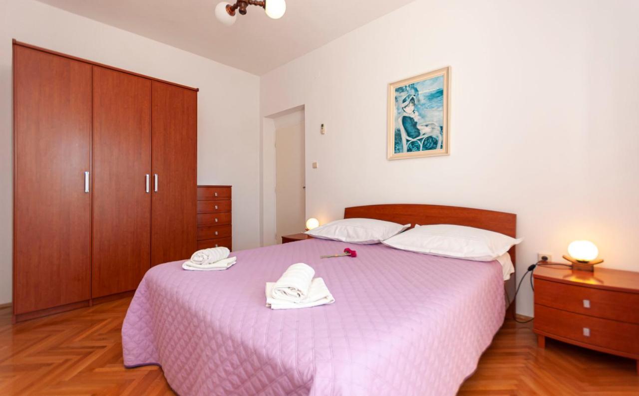 Apartments And Rooms Nikola Оміш Екстер'єр фото