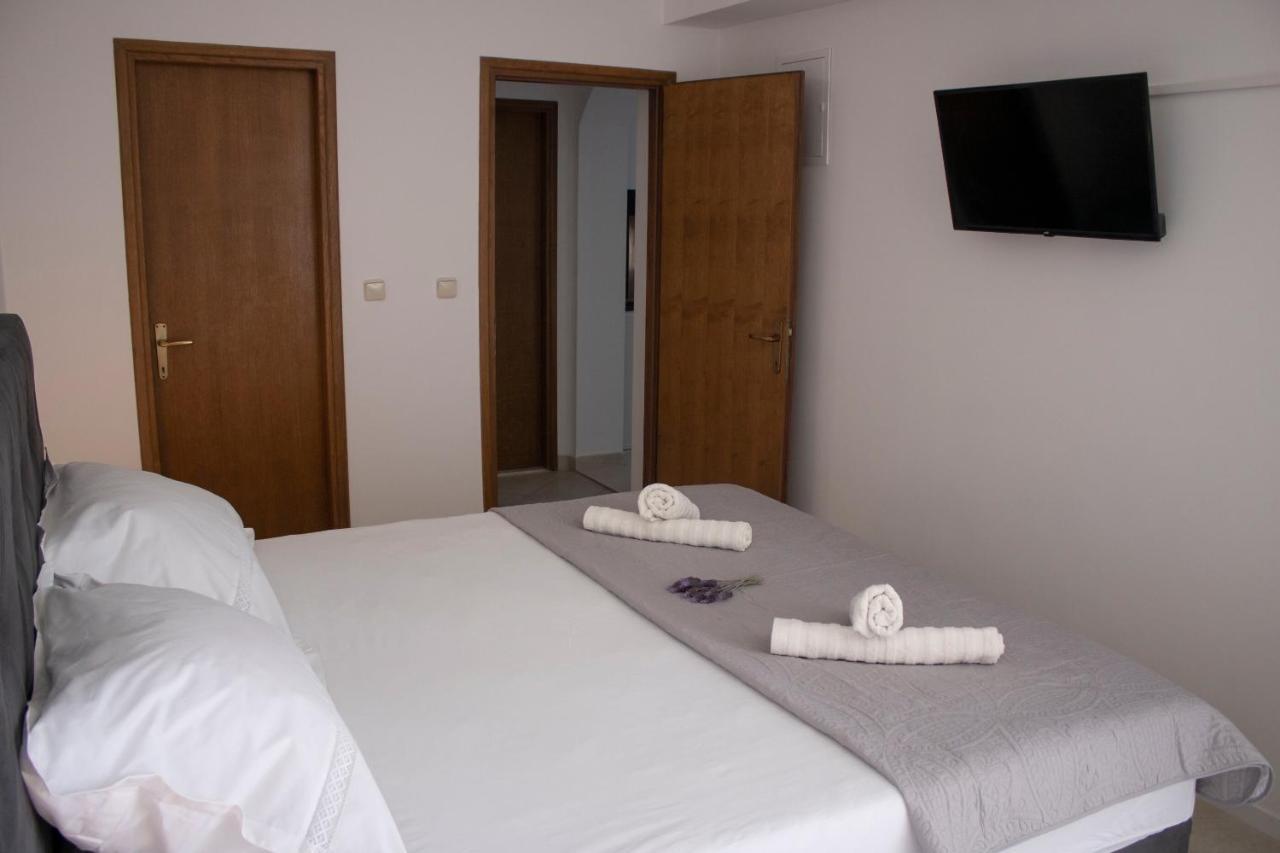 Apartments And Rooms Nikola Оміш Екстер'єр фото