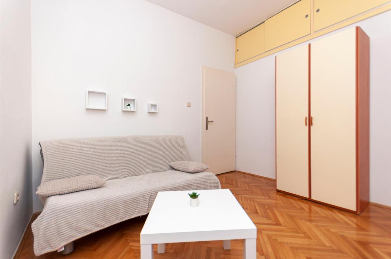 Apartments And Rooms Nikola Оміш Екстер'єр фото