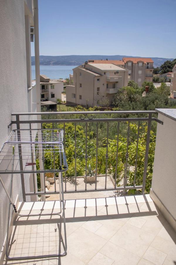 Apartments And Rooms Nikola Оміш Екстер'єр фото