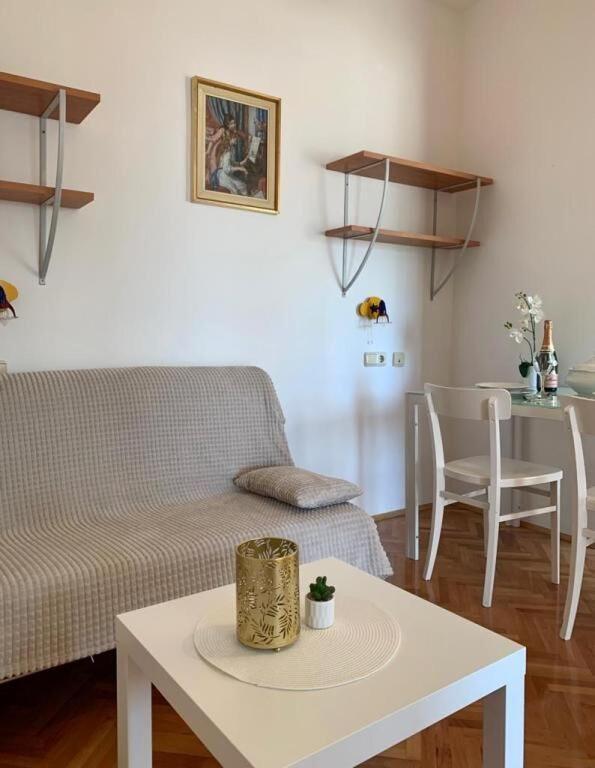 Apartments And Rooms Nikola Оміш Екстер'єр фото