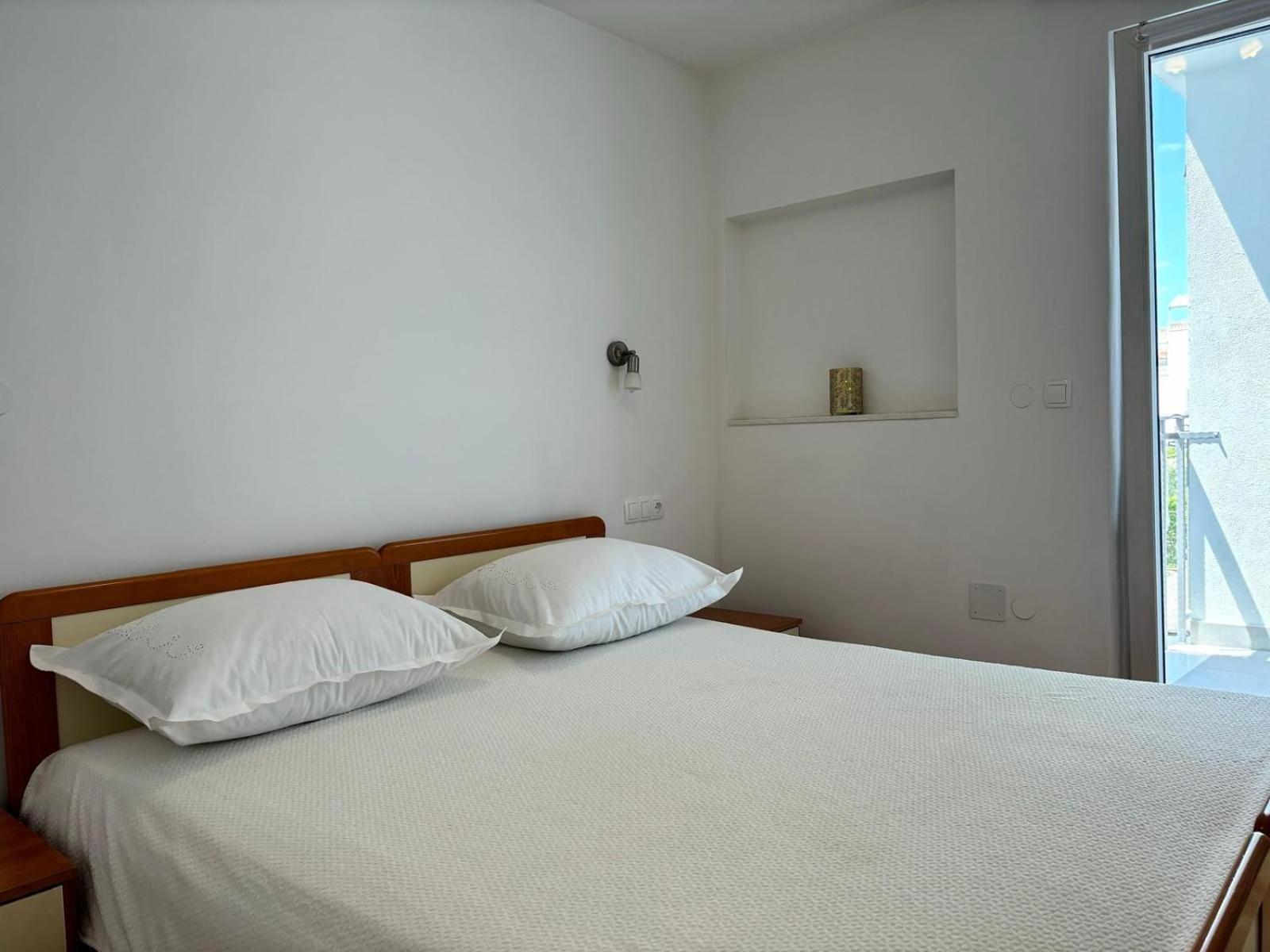 Apartments And Rooms Nikola Оміш Екстер'єр фото