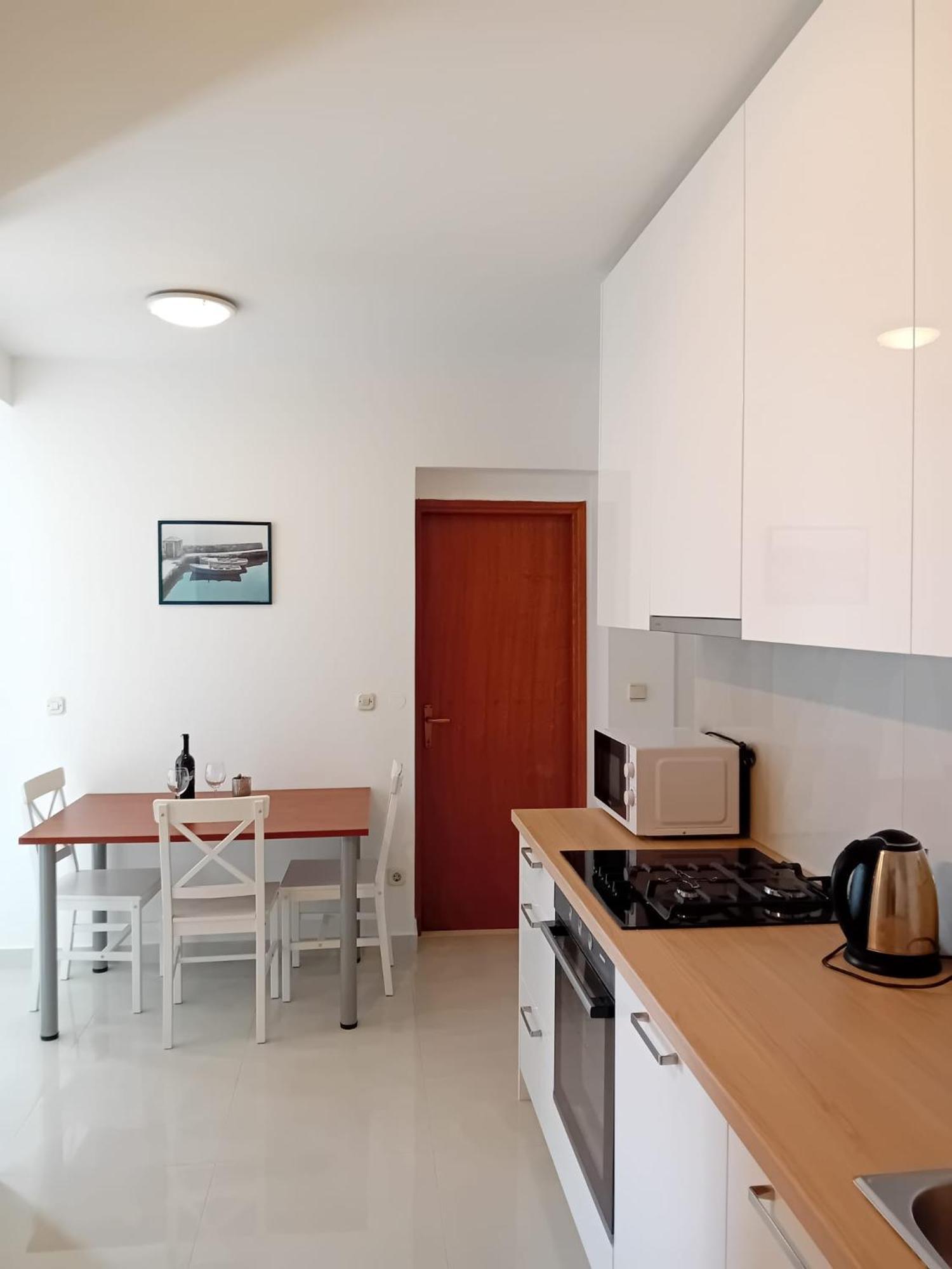 Apartments And Rooms Nikola Оміш Екстер'єр фото